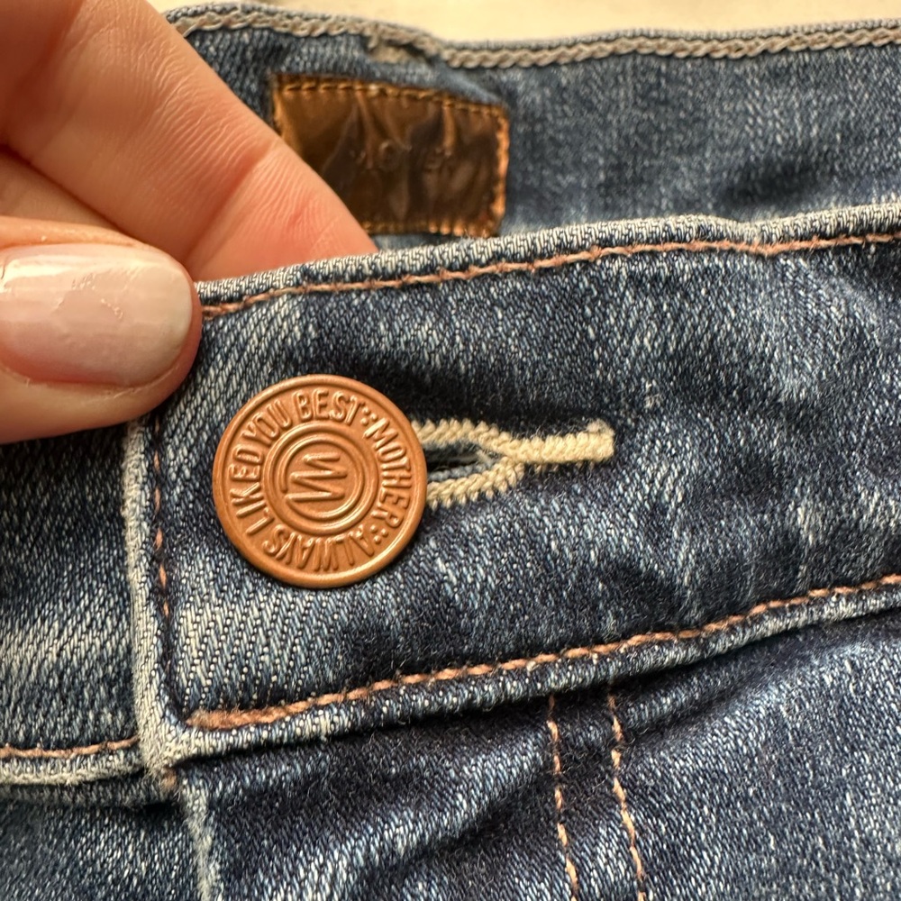 Mother jeans. 
The weekender. 
Flare leg. 
Worn a few times. - Picture 3 of 8
